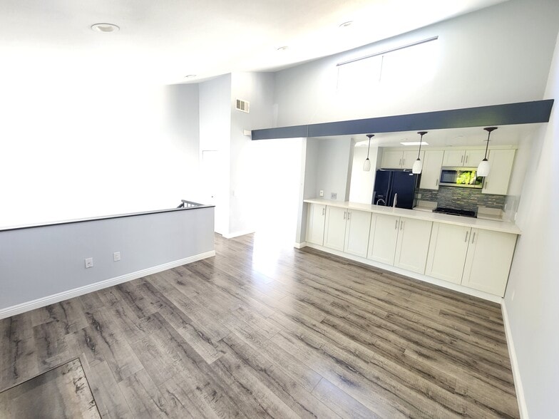 Building Photo - 11107 Arminta St