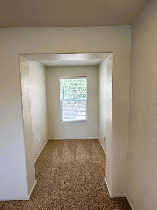 Building Photo - ANTHEM HIGHLANDS!! READY FOR IMMEDIATE MOV...