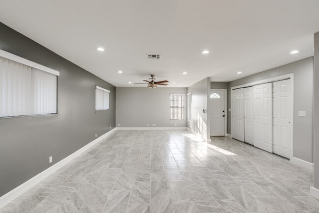 Building Photo - 406 Sea Willow Dr