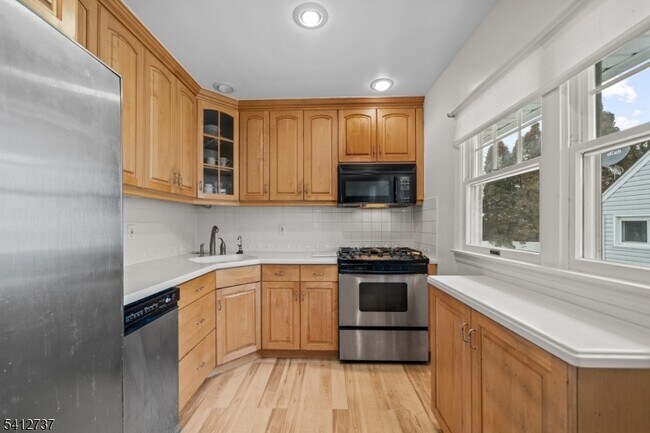 Building Photo - 784 Cherry St