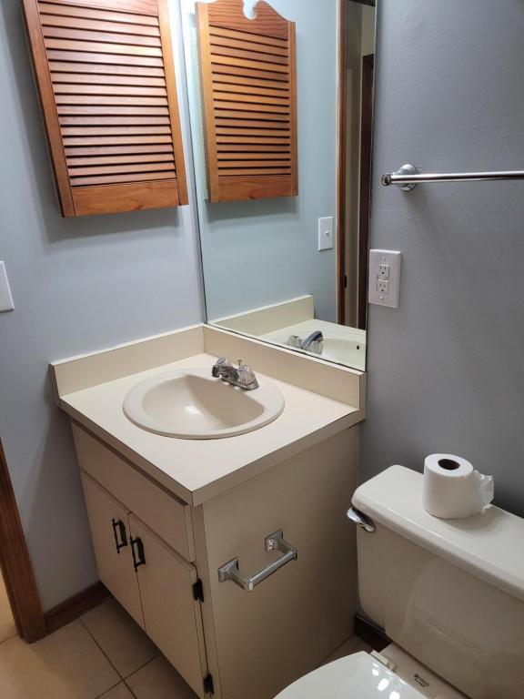 Building Photo - 2701 NE 10th St