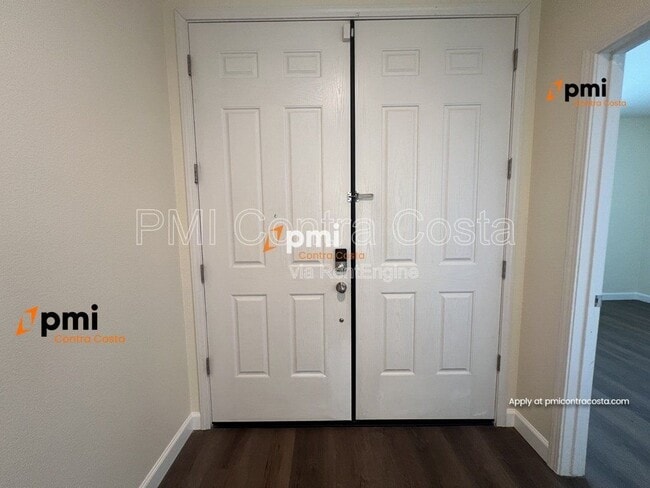 Building Photo - 2486 El Fresco Dr