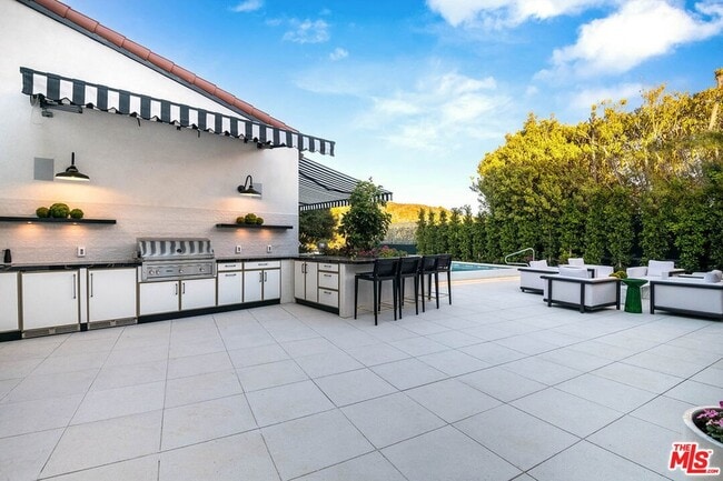 Building Photo - 1445 Vía Cresta