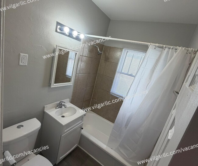 Building Photo - Newly Renovated 2-Bedroom • 1-Bathroom Home
