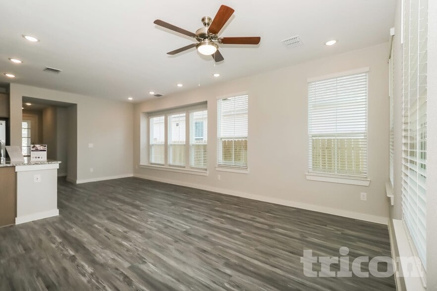 Building Photo - 1560 Mexican Heather Dr