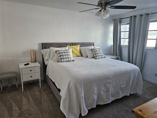 Building Photo - 215 SE 3rd Ave