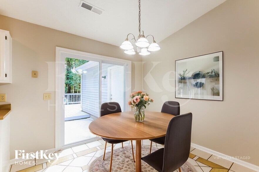 Building Photo - 110 Waderich Ln