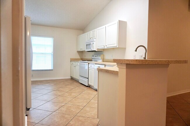 Building Photo - 3817 La Flor Dr