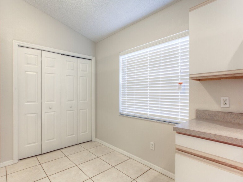 Building Photo - 1130 Ozark Ct