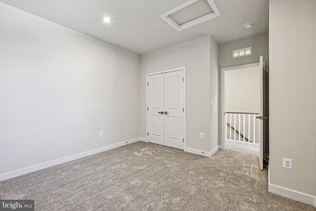 Building Photo - 9389 Edenderry Dr