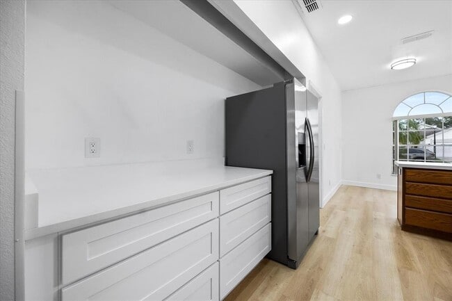 Building Photo - 5802 Parkview Point Dr