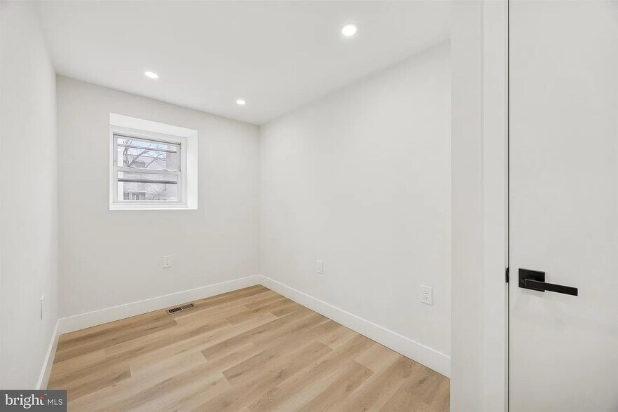 Building Photo - 4522 Baker St