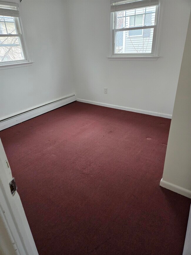 Building Photo - 137 Waterman St