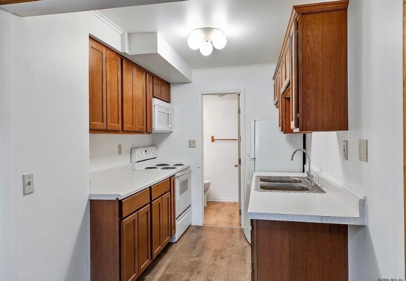 Kitchen - 661 Watervliet Shaker Rd