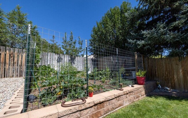 Building Photo - Charming 3-Bedroom Ranch for Rent in Prime...