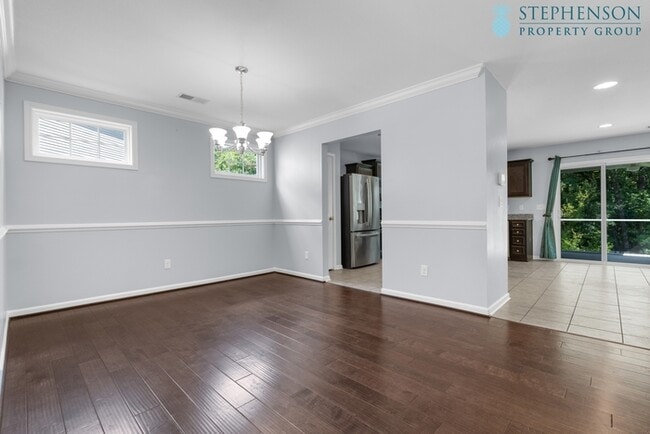 Building Photo - Remodeled and Ready!