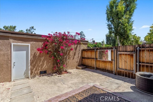 Building Photo - 162 Tamarisk St