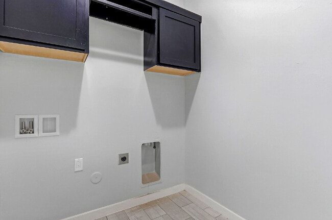 Building Photo - 13110 Emerald Isle St