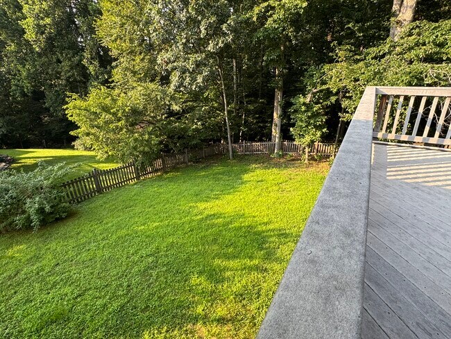 Building Photo - 3212 Manitoba Dr