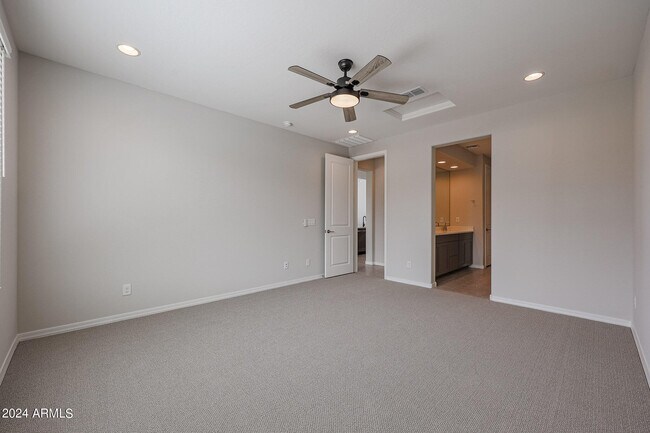 Building Photo - 2031 W Bramble Berry Ln