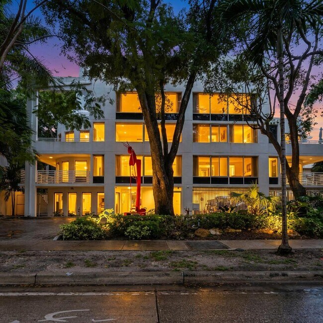 Building Photo - 2100 Brickell Ave