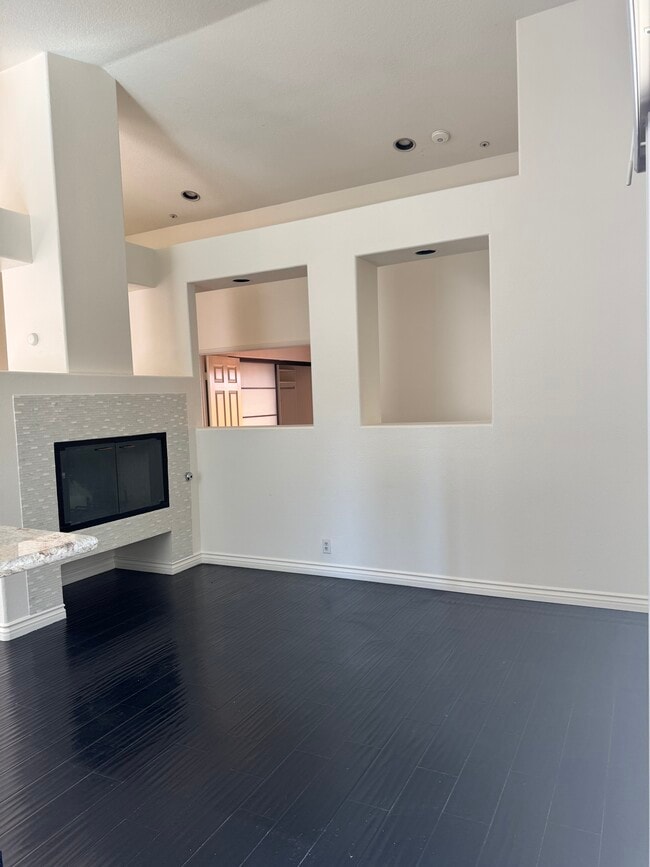 Building Photo - 13885 Portofino St