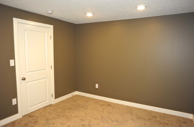 Building Photo - 1213 Lake Michigan Dr NW