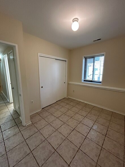 Building Photo - 6278 Occoquan Forest Dr