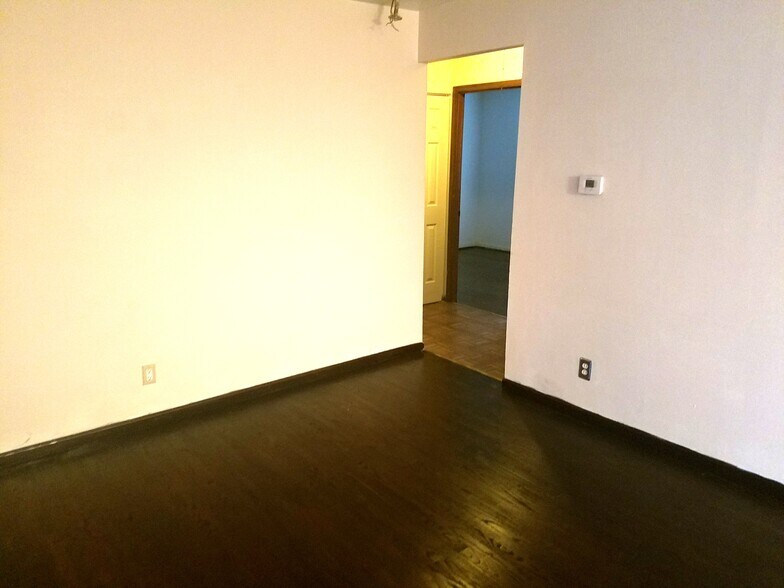 Living bedroom - 1820 Bluebird Dr