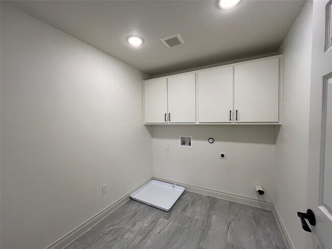 Building Photo - 2105 Tiger Trail