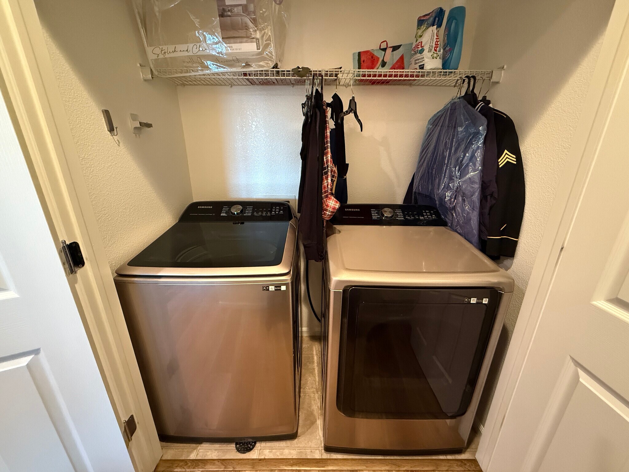 Building Photo - 8081 Elk River Vw