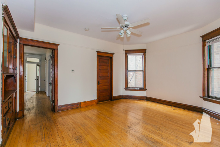 Building Photo - 3637 N Paulina St