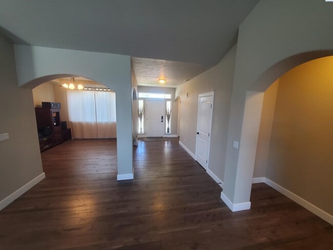 Building Photo - FOR RENT: West Pasco with heated inground ...
