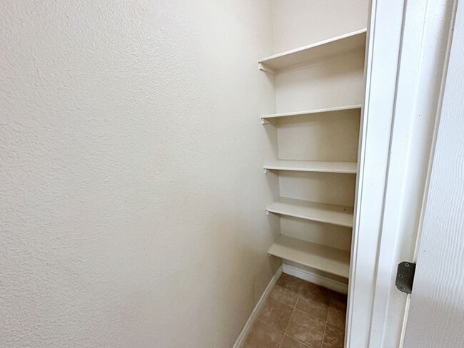 Building Photo - 3 BEDROOM, 2 BATH DOWNSTAIRS CONDO IN GUARD GATED COMMUNITY