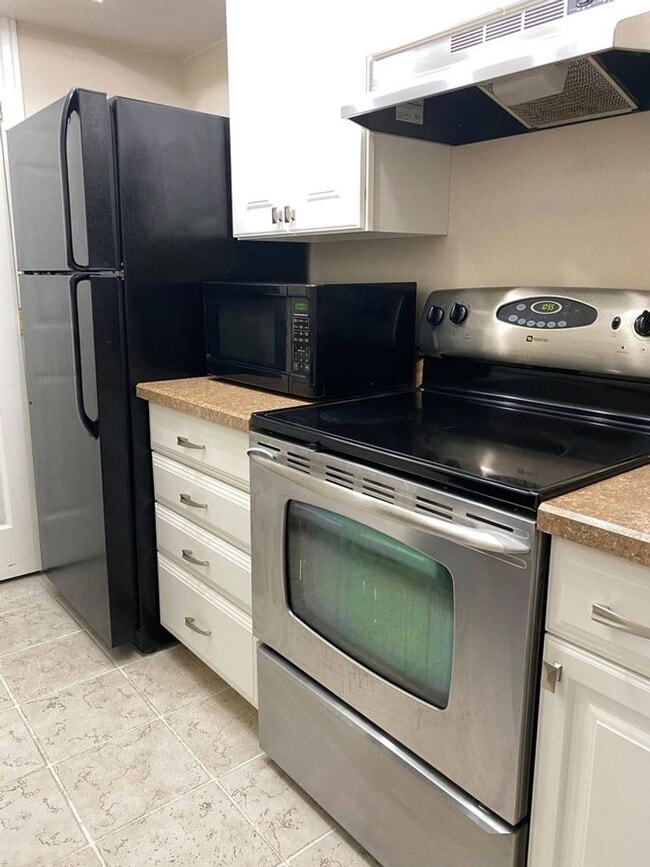Building Photo - Updated 2 Bd 2 Ba Condo in Sandy