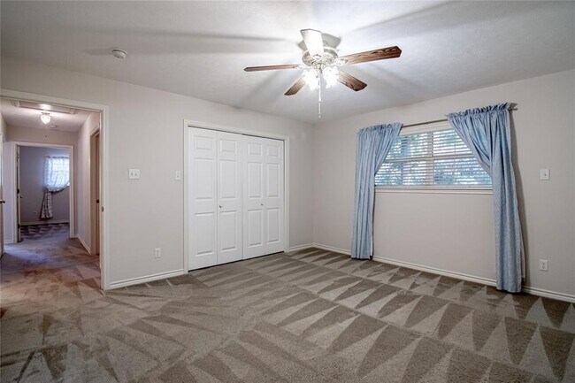 Building Photo - 203 Pine Valley