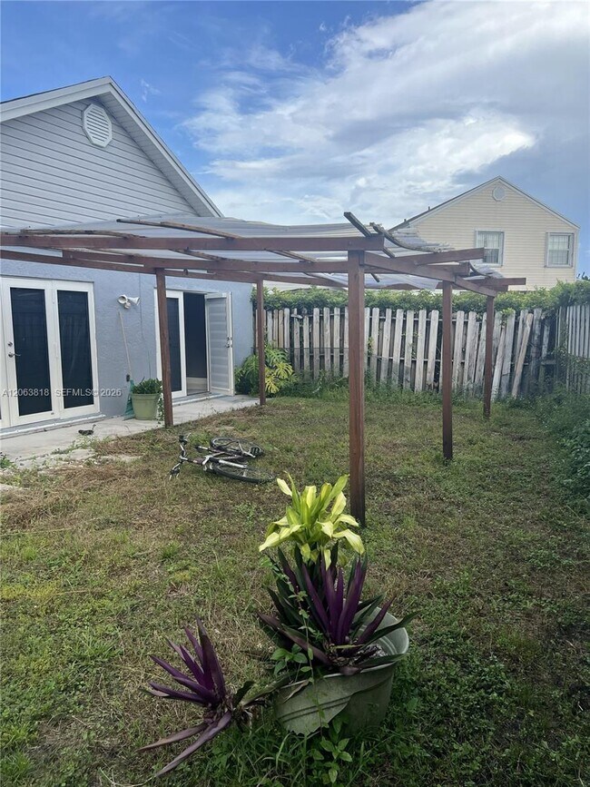 Building Photo - 289 SW 159th Ln