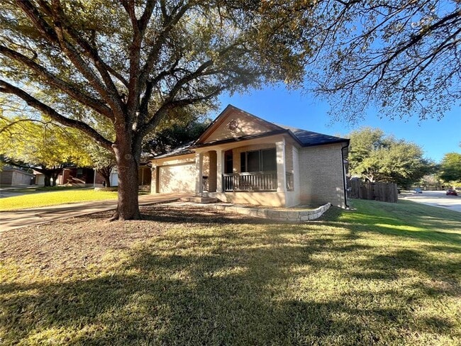 Building Photo - 2600 Mallard Green Cove