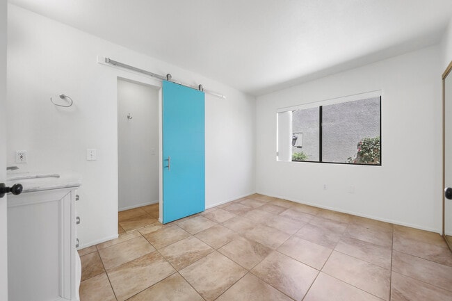 Building Photo - 40492 Bay Hill Way