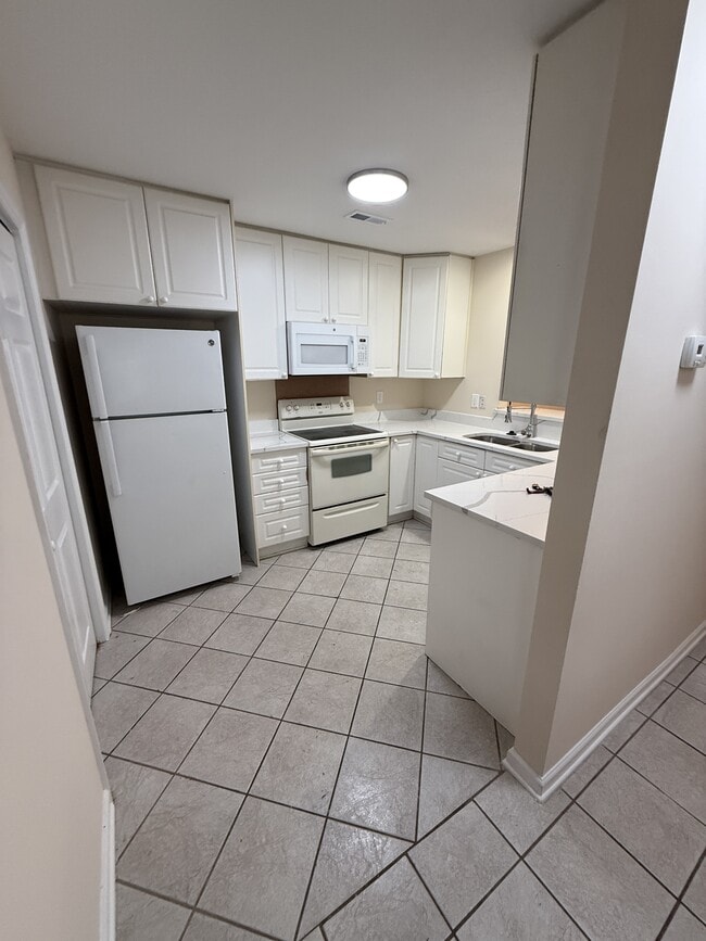 Building Photo - 505 Sunny Side Way