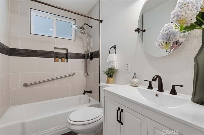 Building Photo - 14611 Ermita Ave
