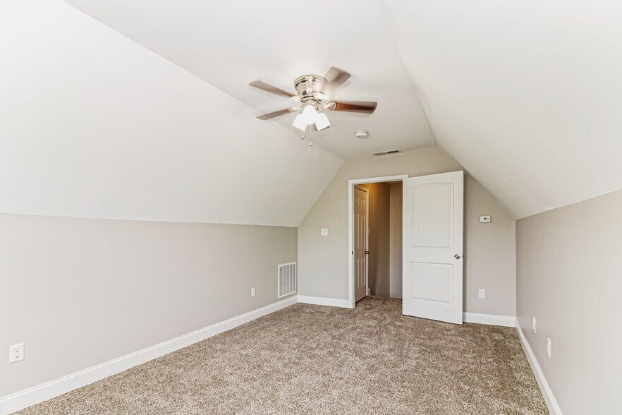 Building Photo - 1303 Shetland Dr