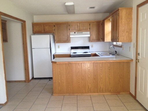 Building Photo - 517-517B Oak Ln