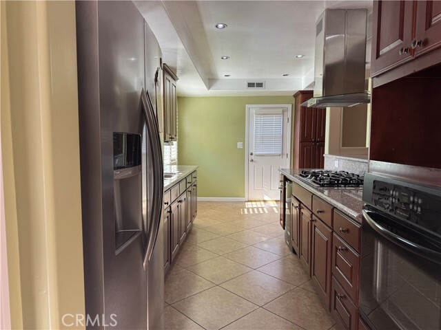 Building Photo - 12871 Russell Ave