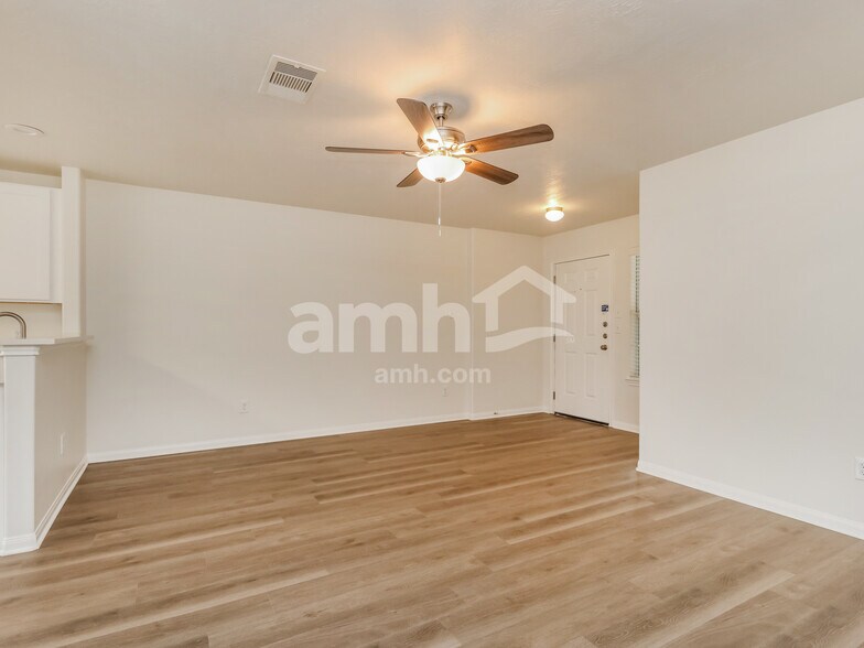 Building Photo - 910 Redcrest Springs Ct