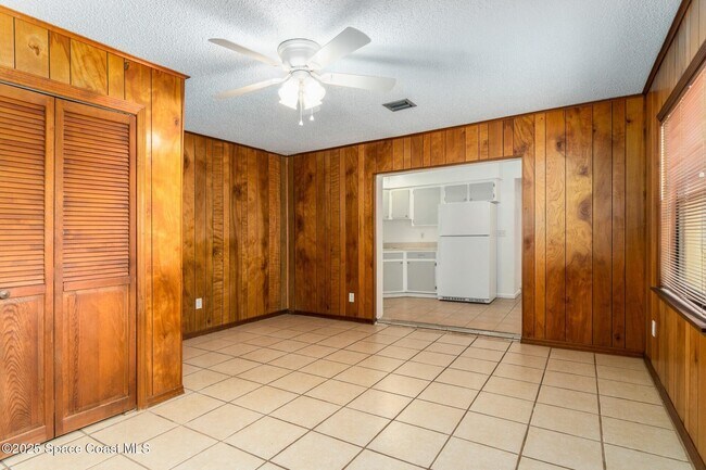 Building Photo - 212 E Towne Pl