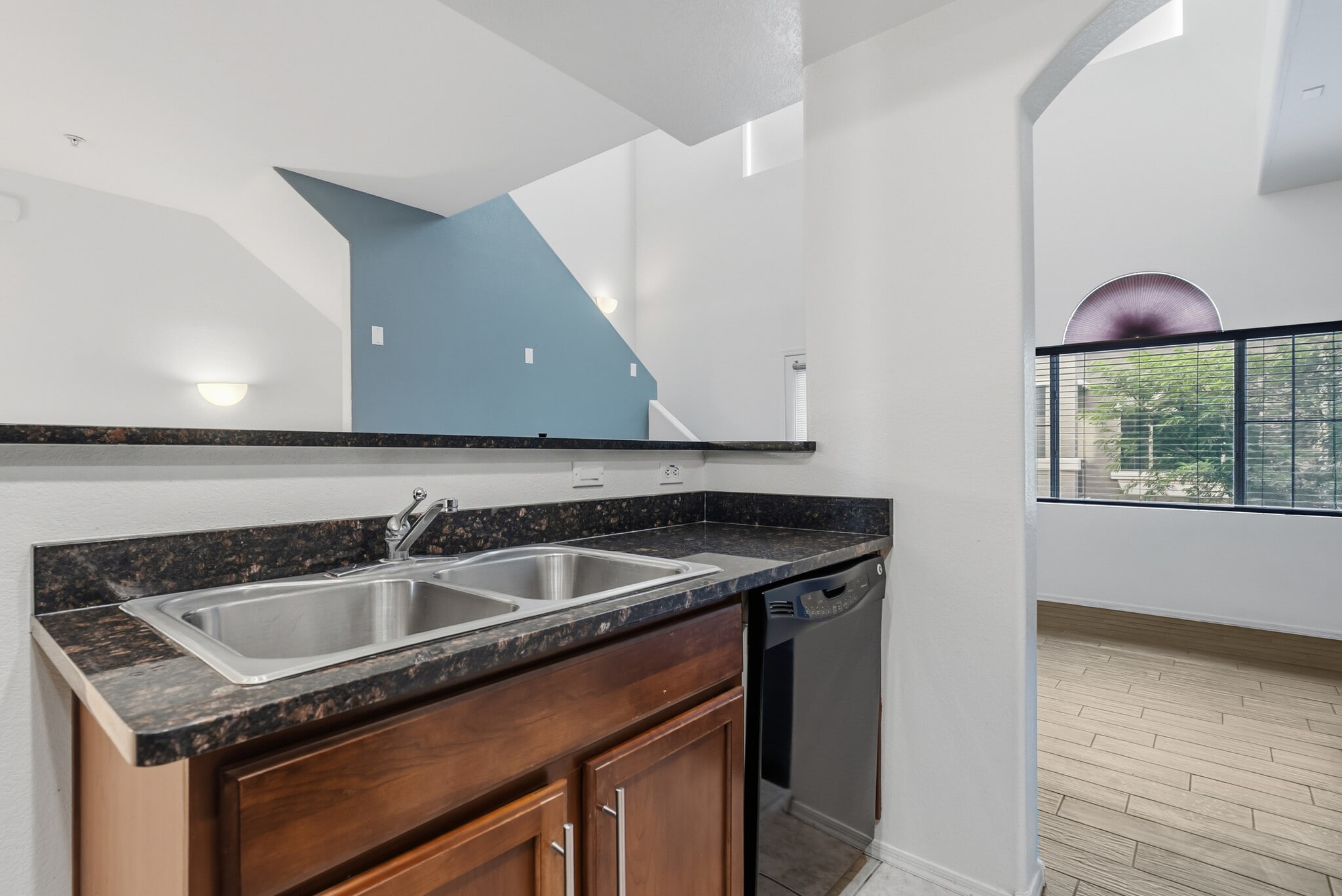 Building Photo - 2150 W Alameda Rd