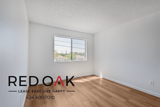 Building Photo - 11817 Victory Blvd