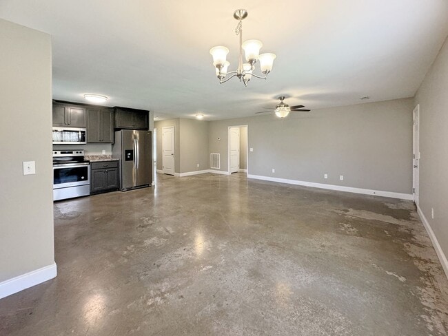 Building Photo - 698 Mulberry Rd