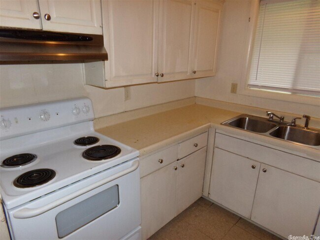 Building Photo - 39 Hatfield Dr